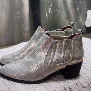 Elegant Metallic Leather Ankle Booties for Women